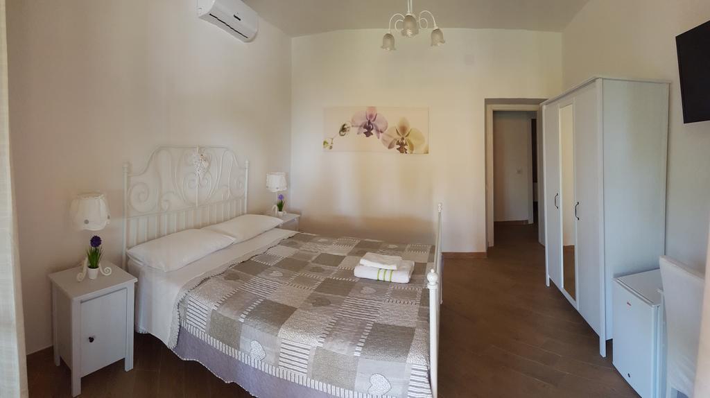 Bed And Breakfast La Corte Degli Ulivi Civitavecchia Værelse billede