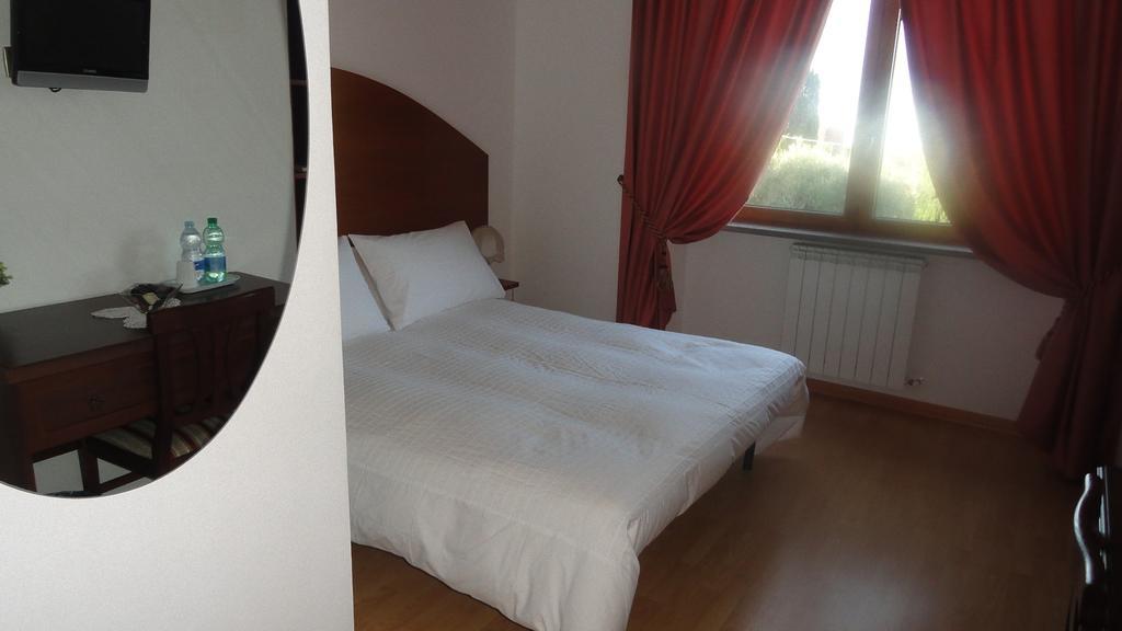 Bed And Breakfast La Corte Degli Ulivi Civitavecchia Værelse billede
