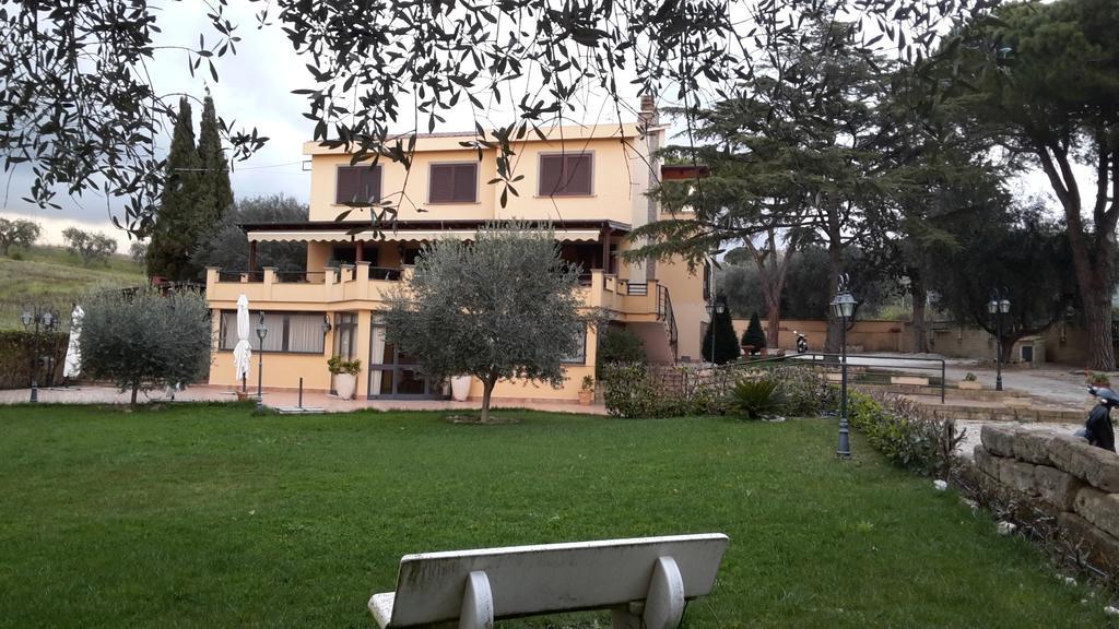 Bed And Breakfast La Corte Degli Ulivi Civitavecchia Eksteriør billede