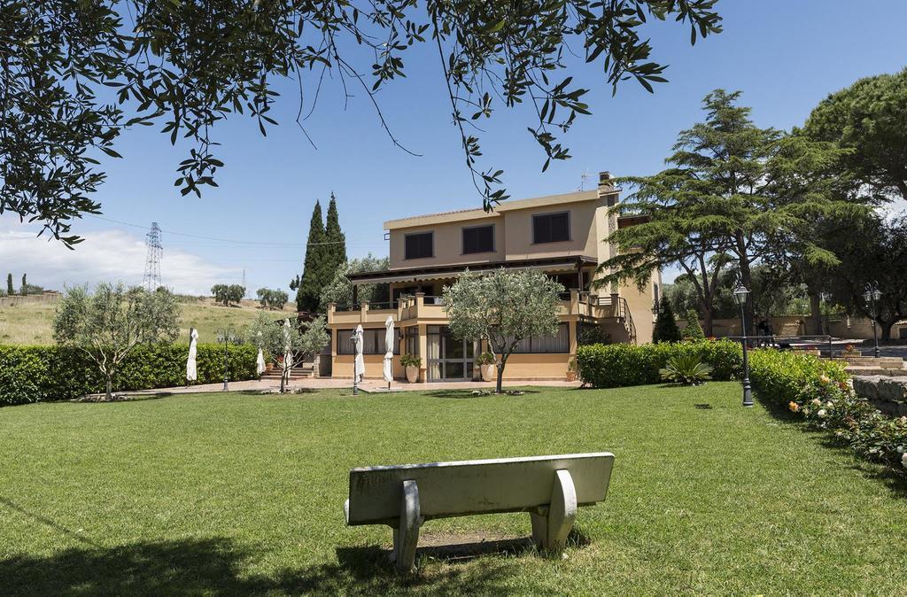 Bed And Breakfast La Corte Degli Ulivi Civitavecchia Eksteriør billede