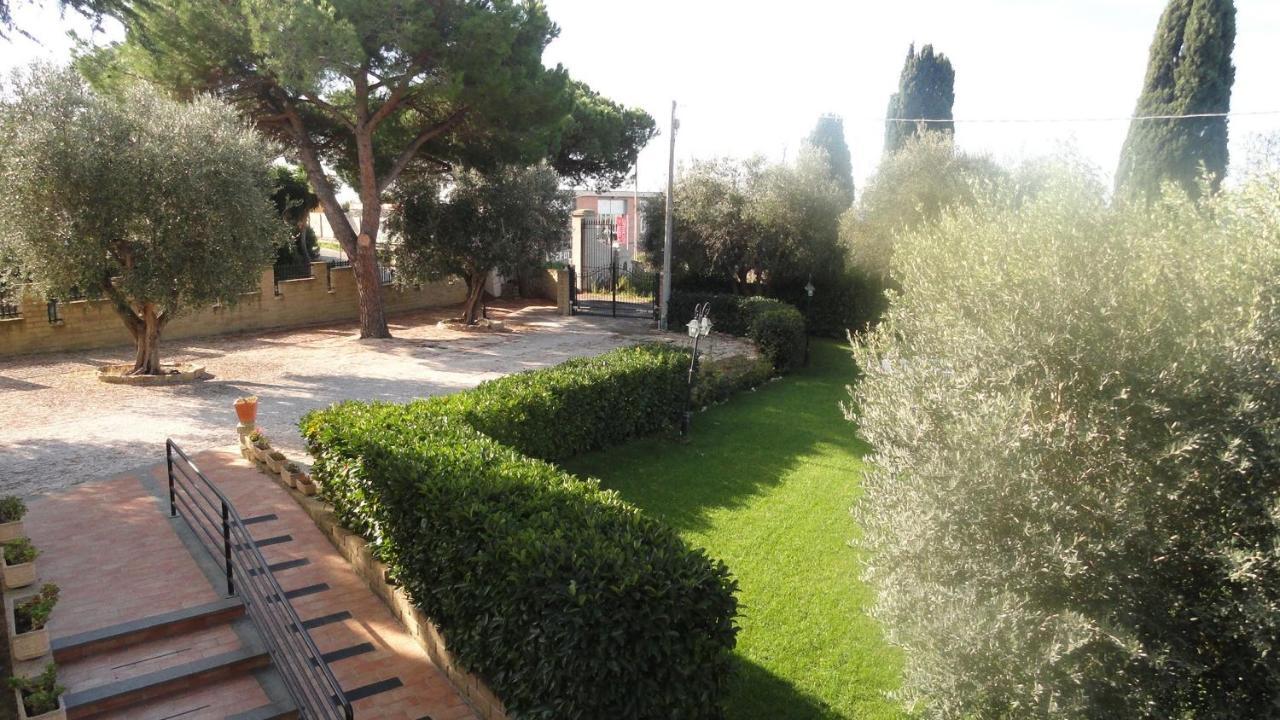 Bed And Breakfast La Corte Degli Ulivi Civitavecchia Eksteriør billede